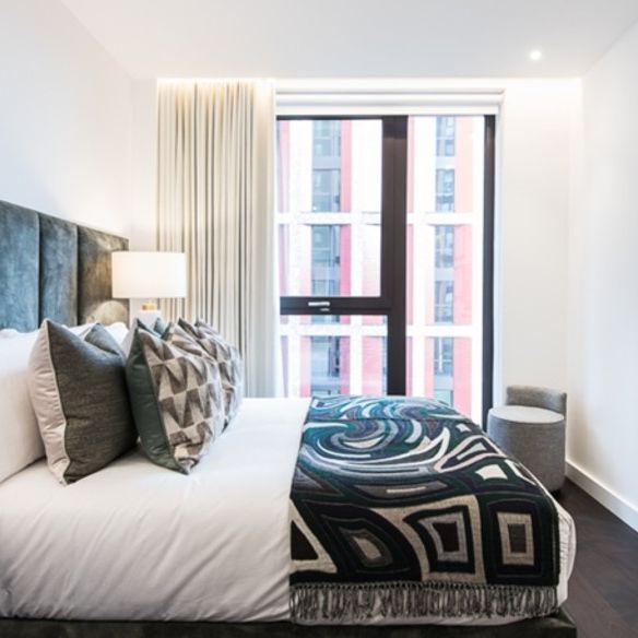 1 Bedroom Apartment, Charles Clowes Walk, London - Photo 1