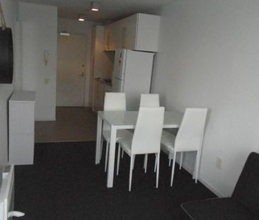 Sunny One Bedroom Apartment with Large Balcony - Photo 3