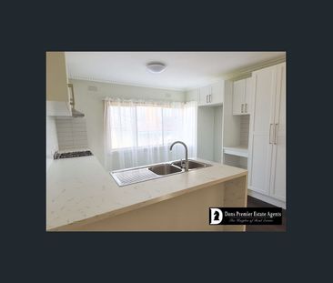 Spacious 3-Bedroom Home with Backyard in Tullamarine - Photo 1