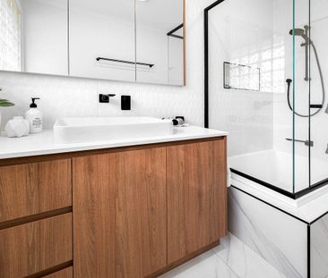 Spacious & Sophisticated Family Living in Blackburn North - Photo 1