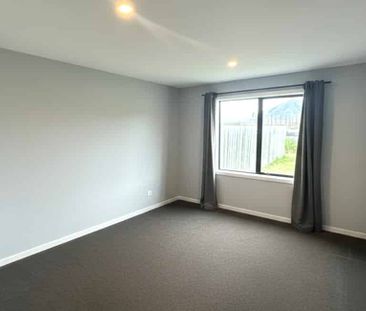 Large Four Bedroom Home, Shotover Country - Photo 2