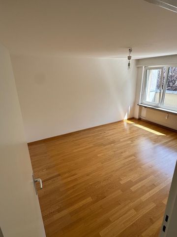 Luminous 2.5-room apartment in Arlesheim with roof terrace and freshly renovated bathroom - Photo 3