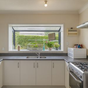Spacious open plan kitchen/ dining/ living, Three bedrooms, 1 bathroom (separate shower and bath) separate toilet and laundry. - Photo 2