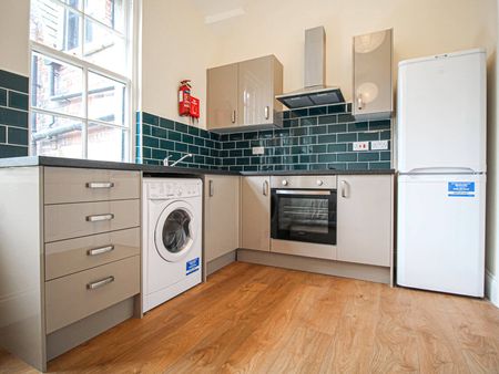 Apt 17, Fairbairn Residence - Photo 4