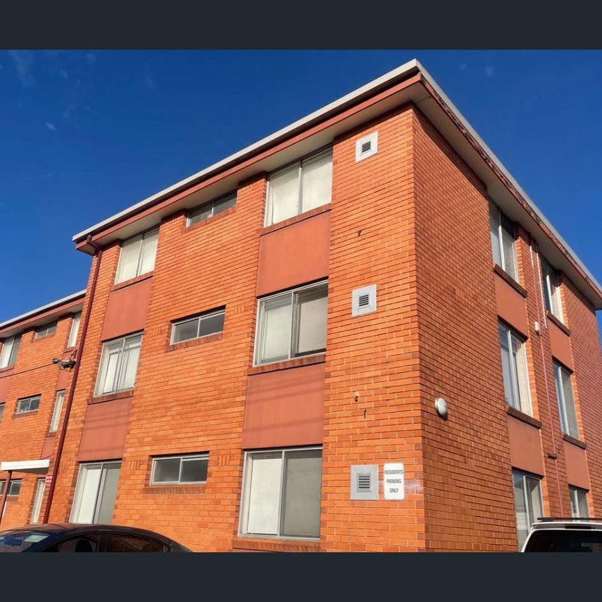 Perfectly Positioned One Bedroom Apartment! - Photo 1