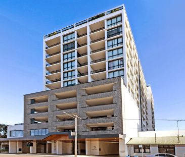 BRIGHT & SPACIOUS 1 BEDROOM APARTMENT WITH CITY VIEWS - Photo 3