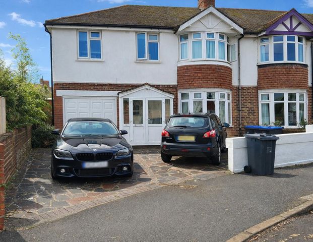 Alverstone Road, Worthing - Photo 1