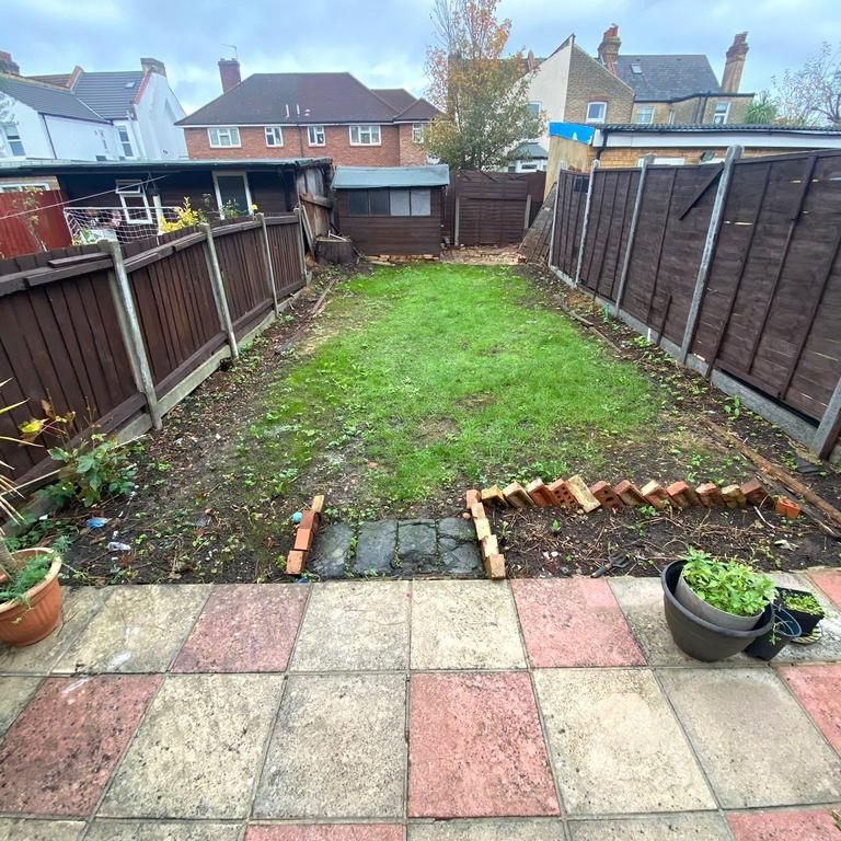 3 bedroom terraced house to rent - Photo 1