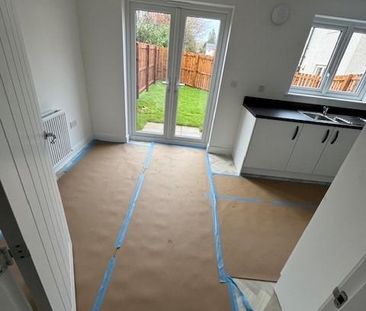 3 bedroom semi-detached house to rent - Photo 3