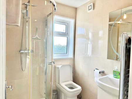 1 bedroom in a house share to rent - Photo 4