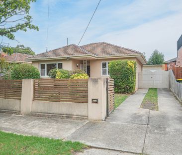 Clean and neat this family home has everything you need. - Photo 1