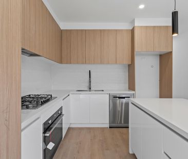 Generous Modern Home - Photo 6