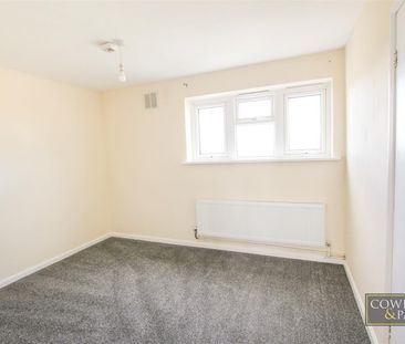 Appletree Way, Wickford, Essex - Photo 3