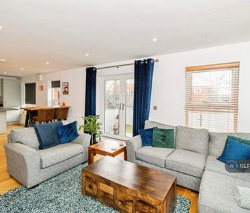 3 bedroom flat to rent - Photo 3