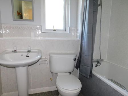 2 bedroom semi-detached house to rent - Photo 5