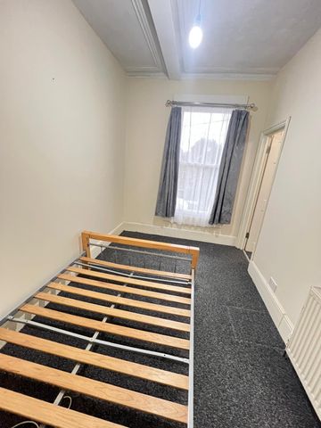 ONE BEDROOM FLAT FOR RENT IN FOREST GATE, E7 - Photo 4