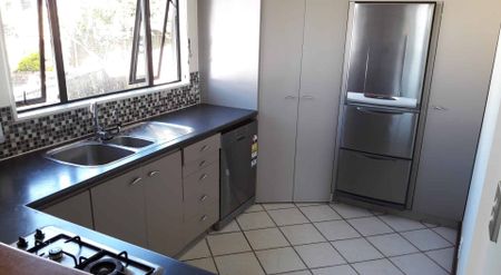 19 Chivalry Road, Glenfield, Auckland - Photo 3