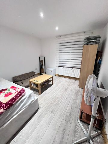 Room in a Shared House, Wyvenhoe Road, HA2 - Photo 3