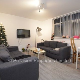 6 Bedroom House Langdale Avenue - Photo 1