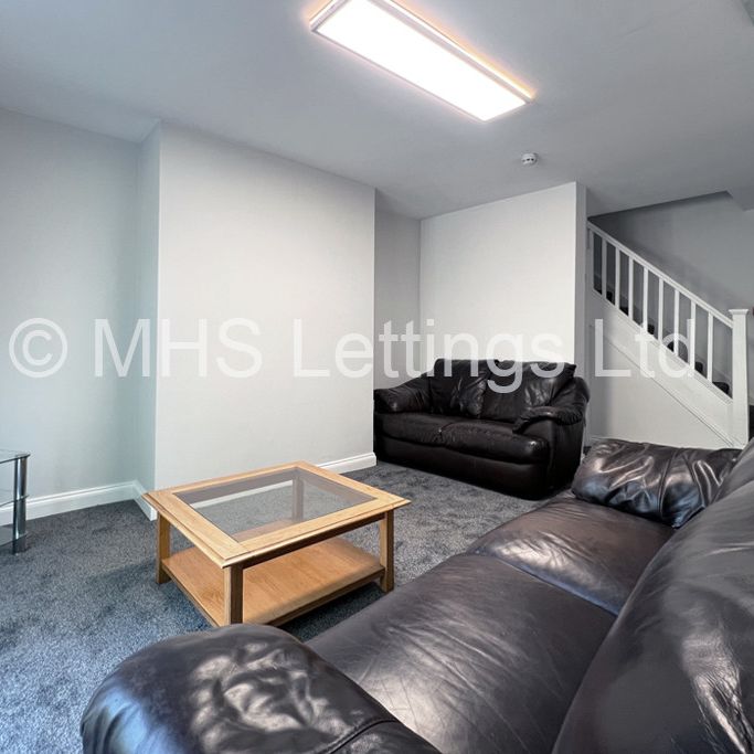6 Bedroom Mid Terraced House for rent in Hartley Avenue - Photo 1