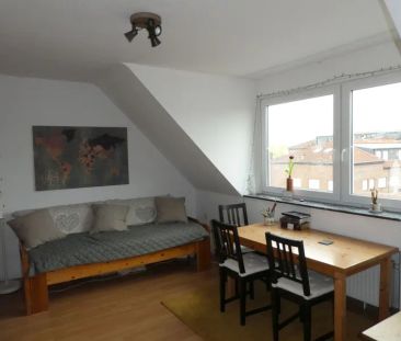 Hübsche 2-Zimmer-Dachgeschoss-Wohnung im Herzen von Asberg - Photo 3