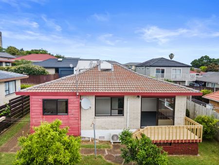 Two Bedroom Unit in Panmure - Photo 5