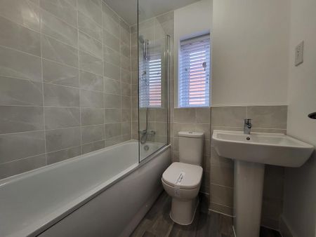3 bedroom semi-detached house to rent - Photo 5
