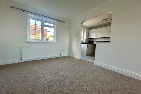 3 bedroom terraced house to rent - Photo 2