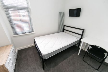 Harold Mount, Hyde Park, Leeds - Photo 3