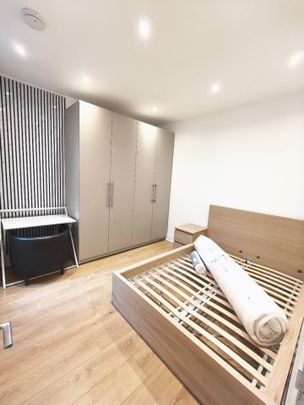 3 Bed Flat, Ground Floor, W3 - Photo 1