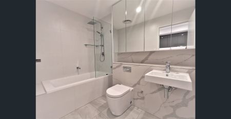 Nearly New One-Bedroom Apartment Walking Distance to Metro/Train Station - Photo 3