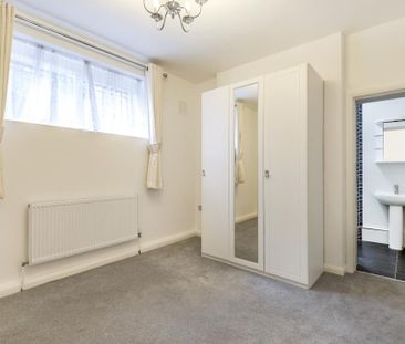 3 bedroom flat to rent - Photo 2