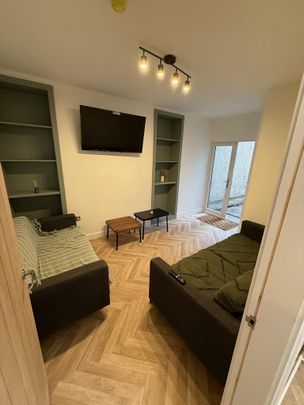 5 bedroom house to rent - Photo 1