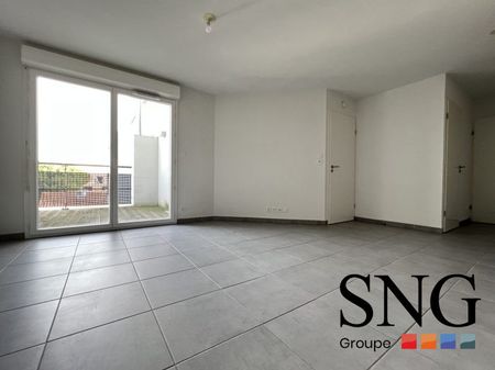 T2 AVEC BALCON + CELLIER + PARKING - Photo 3