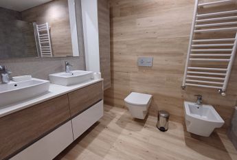 Apartamento T2 junto ao Centro Comercial Glicínias