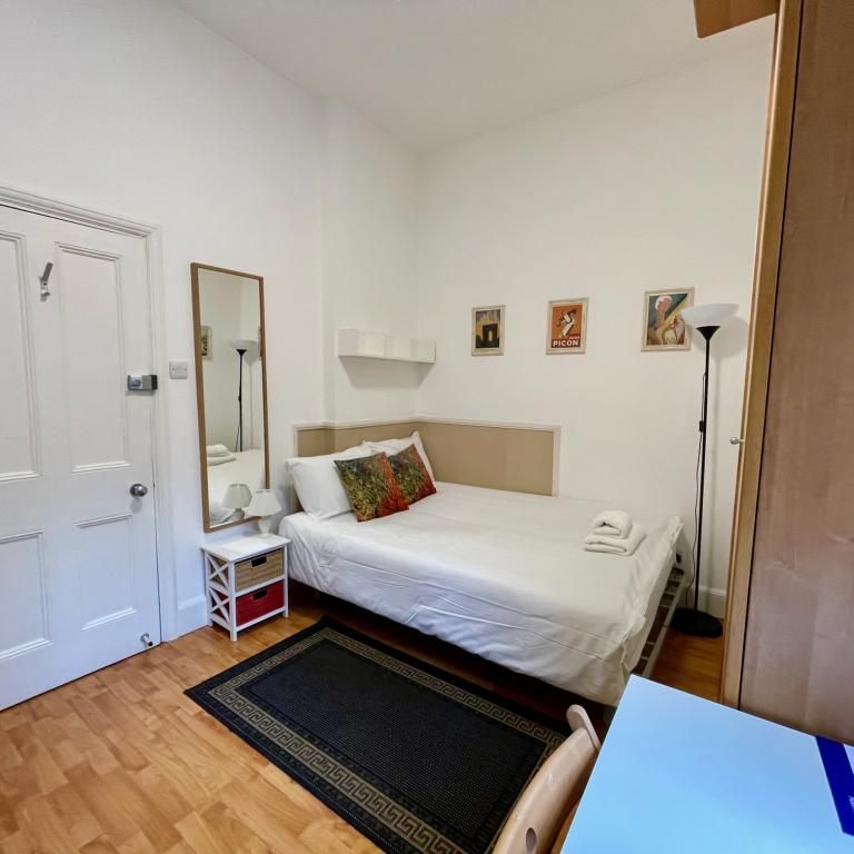 Flat 207 Fulham Palace Road, Fulham W6 9HH - Photo 1