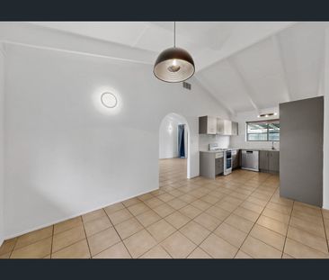 Modern 3-Bedroom Home With Air Conditioning & Covered Patio - 3 Min... - Photo 4