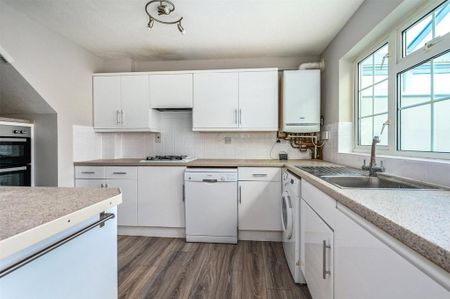 5 bedroom semi-detached house to rent - Photo 4