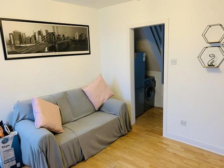 2 bedroom private hall to rent - Photo 3