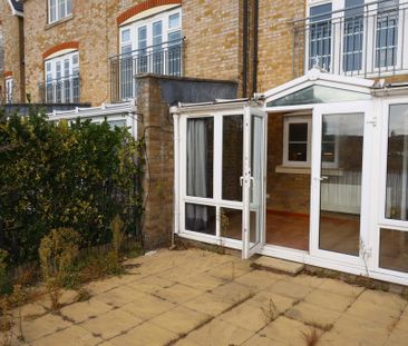 3 bedroom terraced house to rent - Photo 5