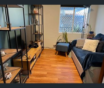 Fully Furnished, Cat Friendly Villa in Quiet Complex - Photo 2