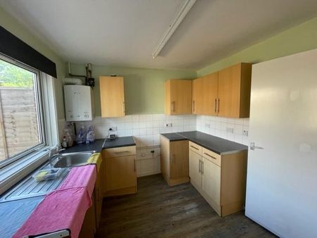 3 bedroom terraced house to rent - Photo 3
