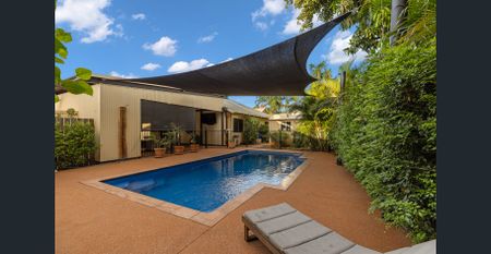 Expansive 5x2 Home with Shed, Solar & Swimming Pool! - Photo 4