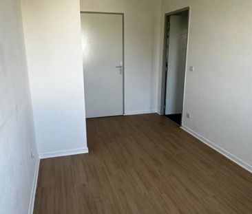 Location Appartement 2 pièces 43m² CHANTELOUP LES VIGNES 78570 - Photo 3