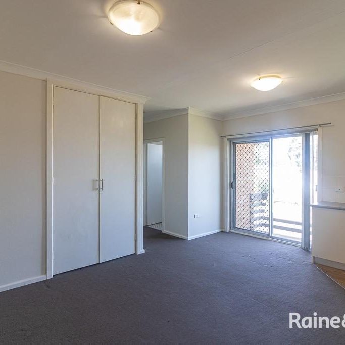Fantastic 2 Bedroom Unit! - Photo 1