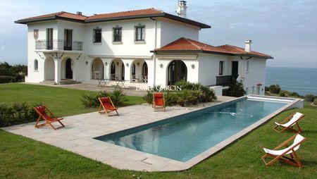 Maison à louer à Saint Jean de Luz, quartier Sainte Barbe avec piscine, tennis et vue océan. - Photo 3