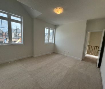 For Lease - 1043 Thompson Drive, Oshawa, Ontario - Photo 6