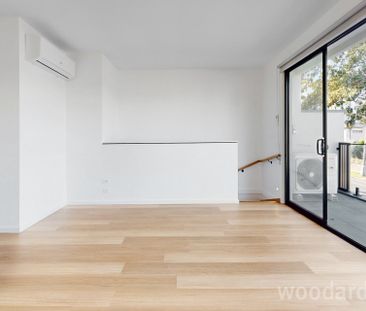Stylish Family Home in Prime Heidelberg West Location - Photo 3