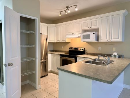 For Lease - 353 Commissioners Road Unit# 1109, London South, Ontario - Photo 2