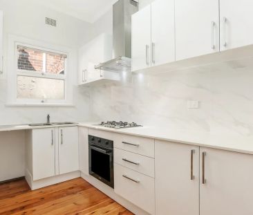 Modern Three Bedroom Family Home! - Photo 1